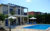 Villa su due livelli due camere con giardino e piscina e parcheggio 60